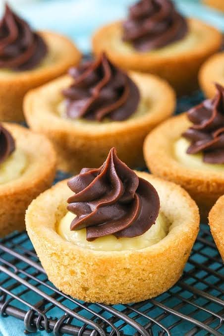 Chocolate Cream Pie Cookie Cups Everyone Will Love