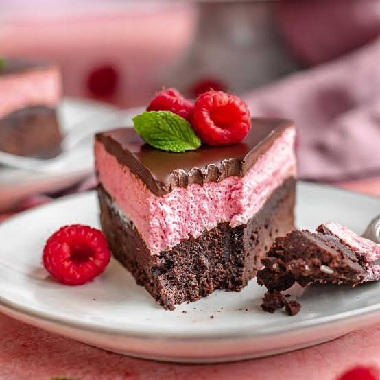 No Bake Raspberry Chocolate Mousse Cake
