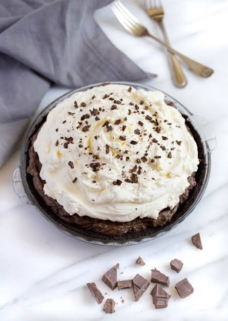 No Bake Oreo Chocolate Mousse Pie