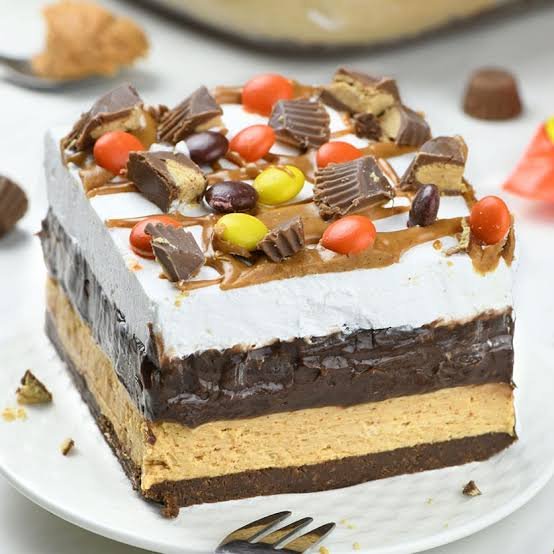 The Best Chocolate Peanut Butter Cup Lasagna