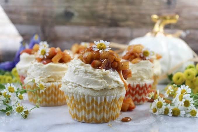 Apple Pie Cupcakes With Maple Buttercream