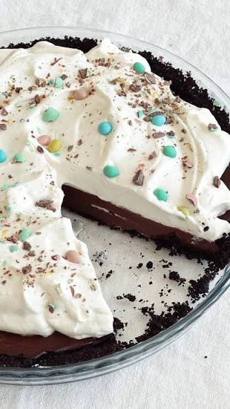 Creamy No Bake Mocha Fudge Pie