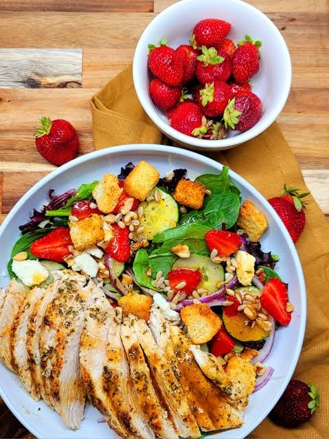 Chicken Strawberry Salad With Lemon Vinaigrette