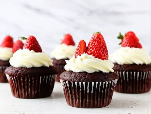 Ghirardelli Chocolate And Strawberries Cupcakes