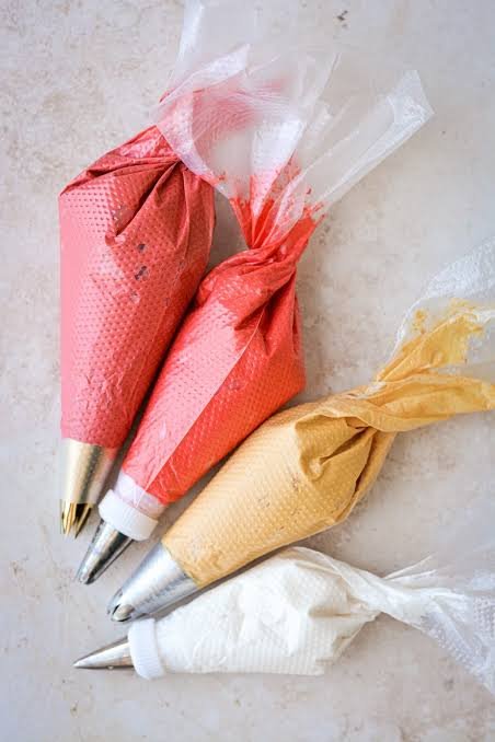How To Use A Piping Bag