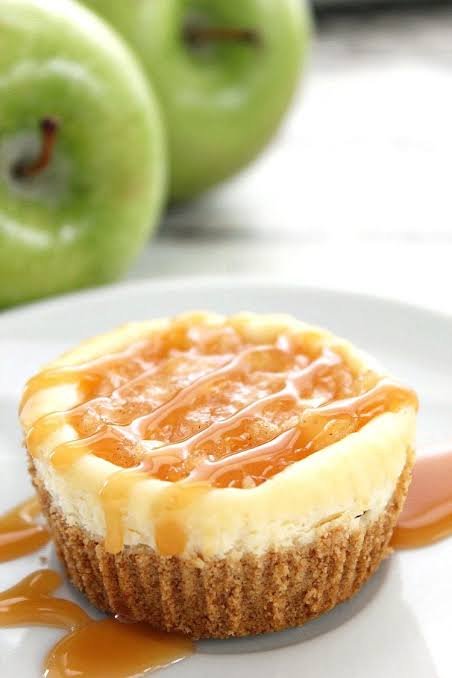 No Bake Mini Apple Pie Cheesecakes