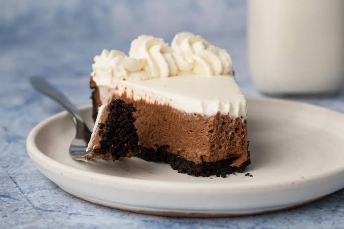 No Bake Oreo Chocolate Mousse Pie