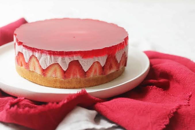 No Bake Strawberry Mousse Cake