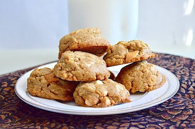 The Best Salted Caramel Cashew Oatmeal Cookies